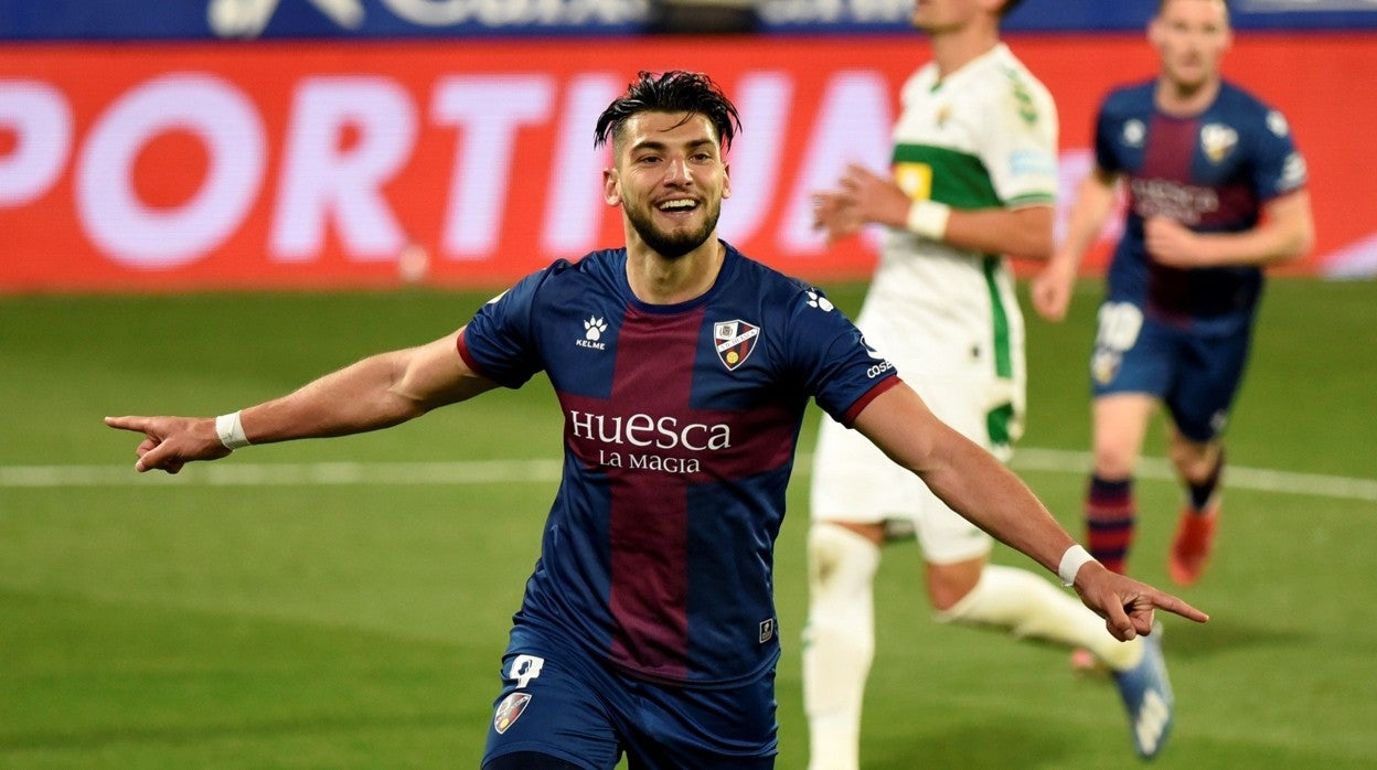 Rafa Mir celebra uno de los goles que le marcó al Elche en la 30ª jornada de LaLiga