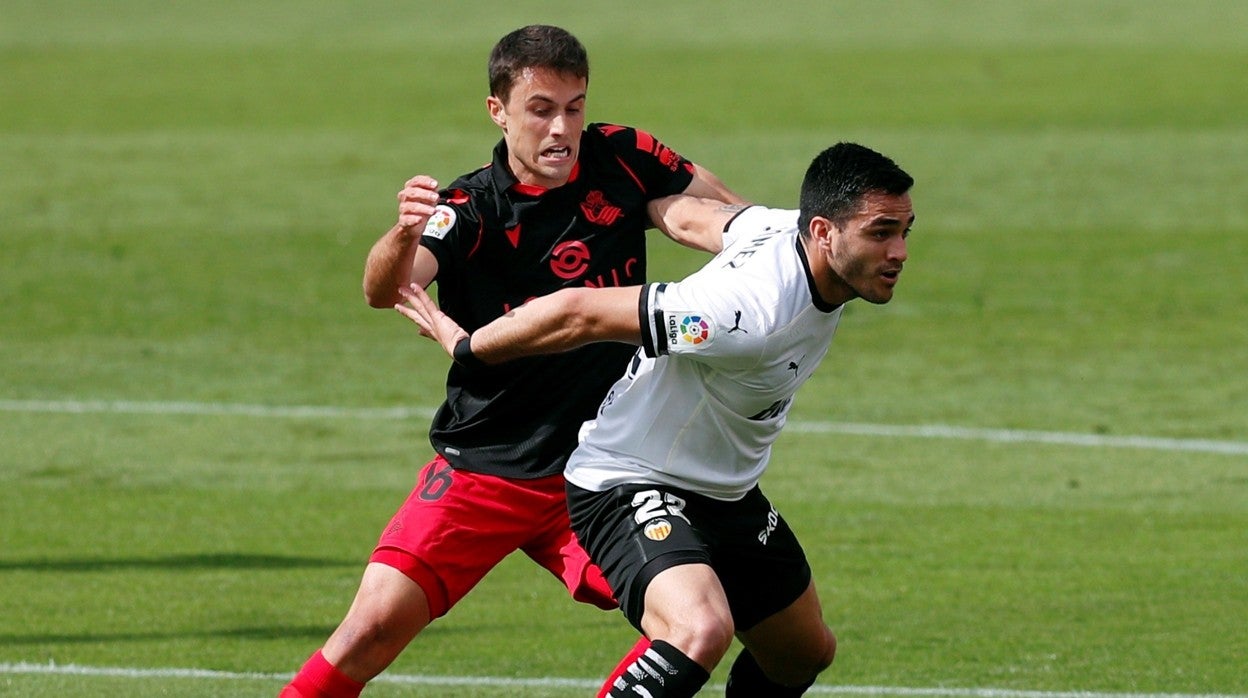 Maxi Gómez y Gabriel Paulista, bajas en el Valencia contra el Betis