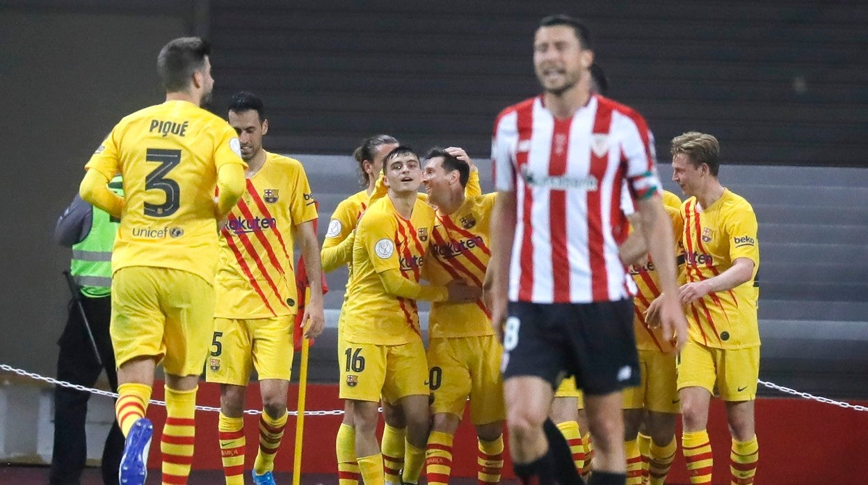 Los jugadores del Barcelona celebran un gol en la final ante el Athletic