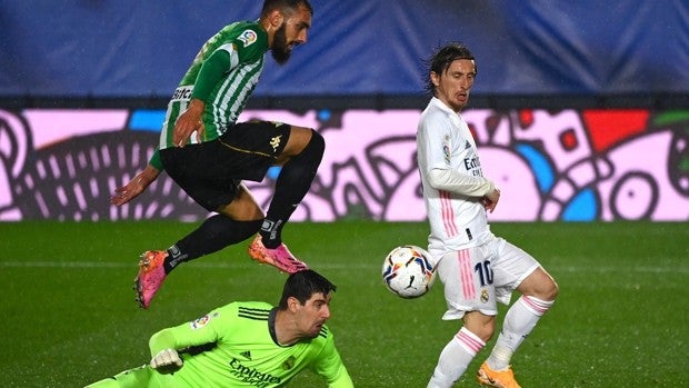 La gran ocasión de Borja Iglesias en el Real Madrid - Betis (0-0)
