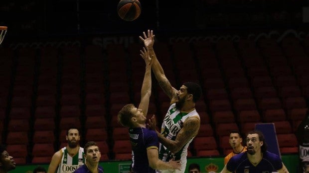 Una sufrida victoria del Coosur Betis que puede valer media permanencia (88-87)