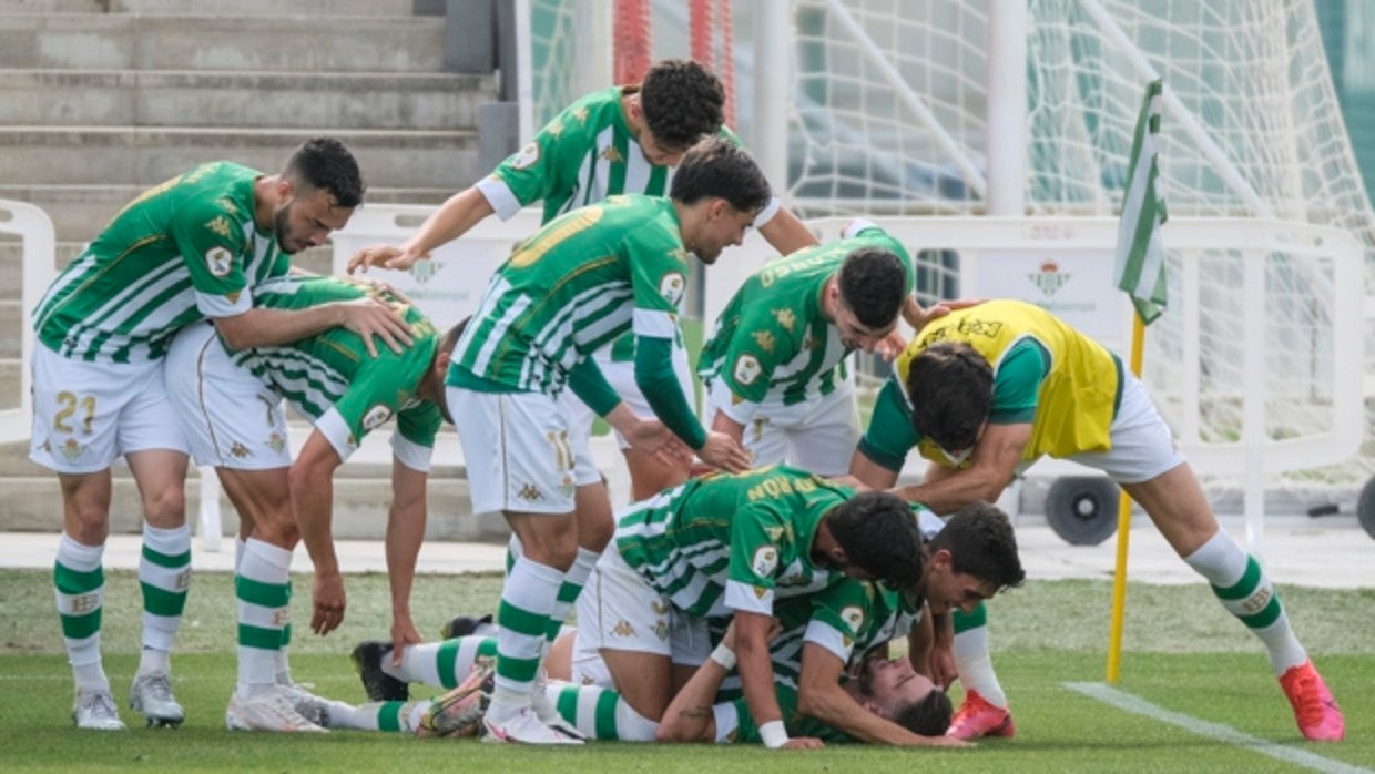 Todos a por David Ramos en el primer tanto del esteponero anotado ayer