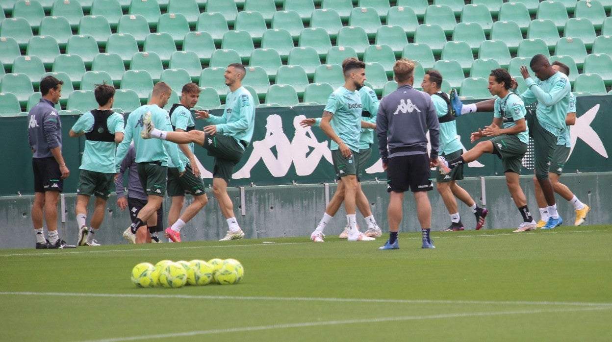Diego Lainez se ha ejercitado junto al resto de sus compañeros del Real Betis justo antes de recibir al Granada CF