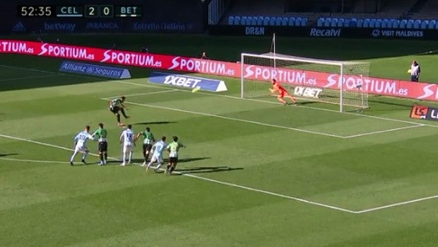 Gol de Borja Iglesias, de penalti (2-1), en el Celta - Betis (2-3)