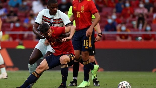 William Carvalho juega media hora en el empate de España con Portugal
