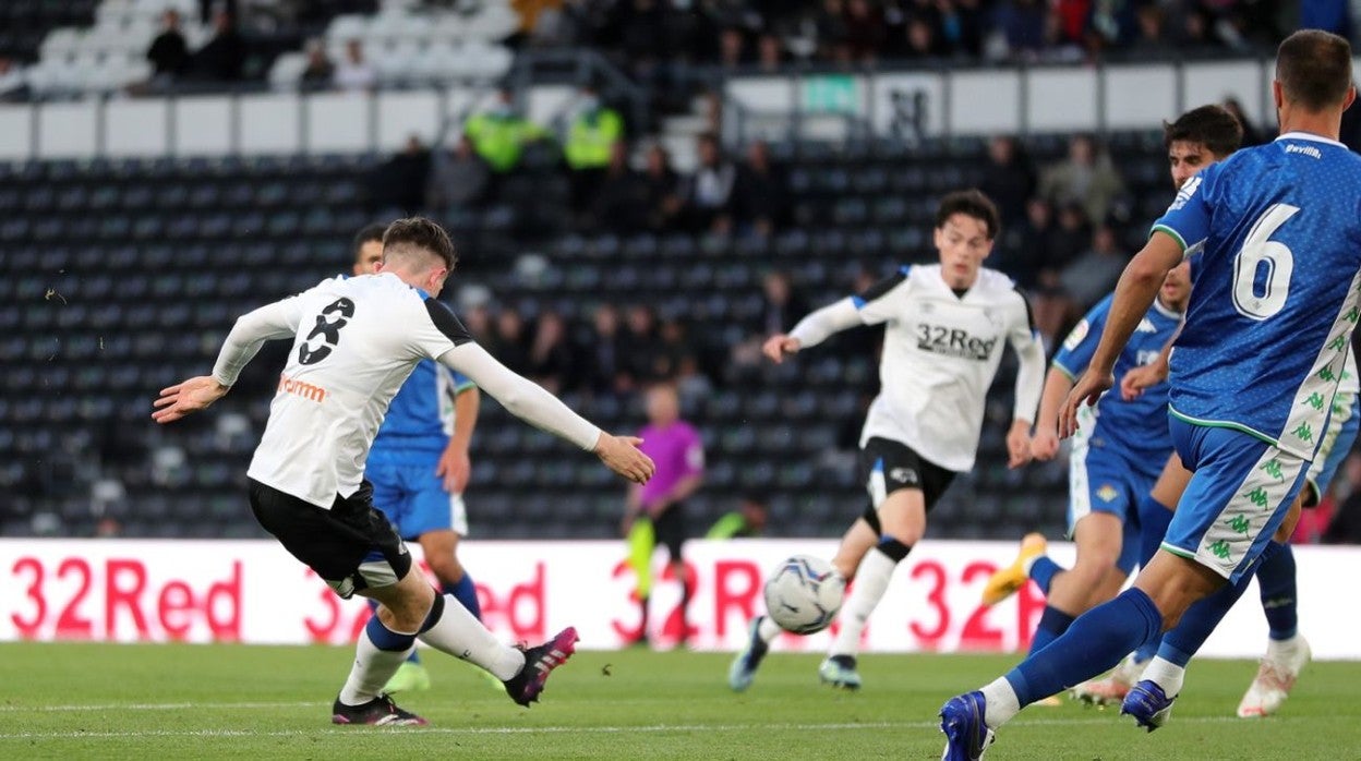 Bird remata a placer ayer en el Pride Park Stadium