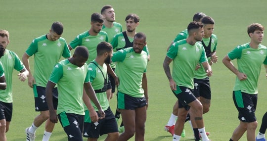Entrenamiento del Betis realizado ayer en el estadio Benito Villamarín