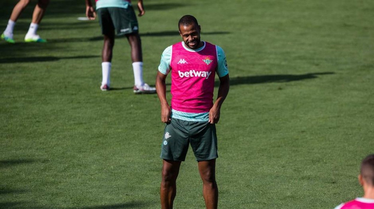Sidnei, en un entrenamiento de la pasada temporada del Betis