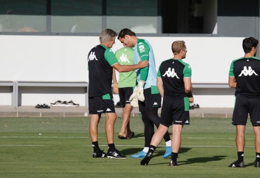 Pellegrini charla con Joel, que se quedó fuera de la lista A para Europa