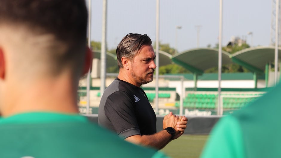 Competición sanciona a Manel Ruano con dos partidos y Arzu coge el relevo en el filial