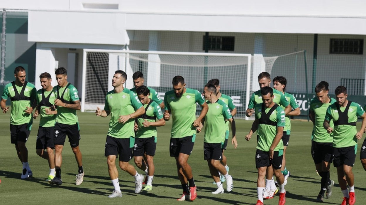 Los jugadores del Betis se han ejercitado por última vez antes de recibir al Espanyol