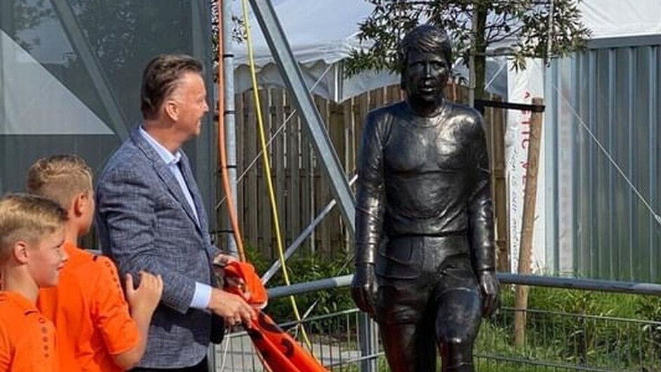 Gerrie Mühren ya tiene una estatua en su Volendam natal