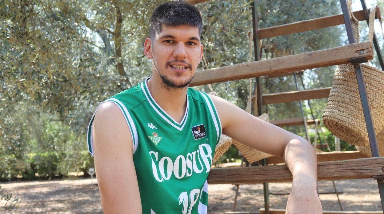 Marko Todorovic, en la Hacienda Guzmán durante la jornada de convivencia que celebró toda la plantilla con el cuerpo técnico y los empleados del club este pasado martes