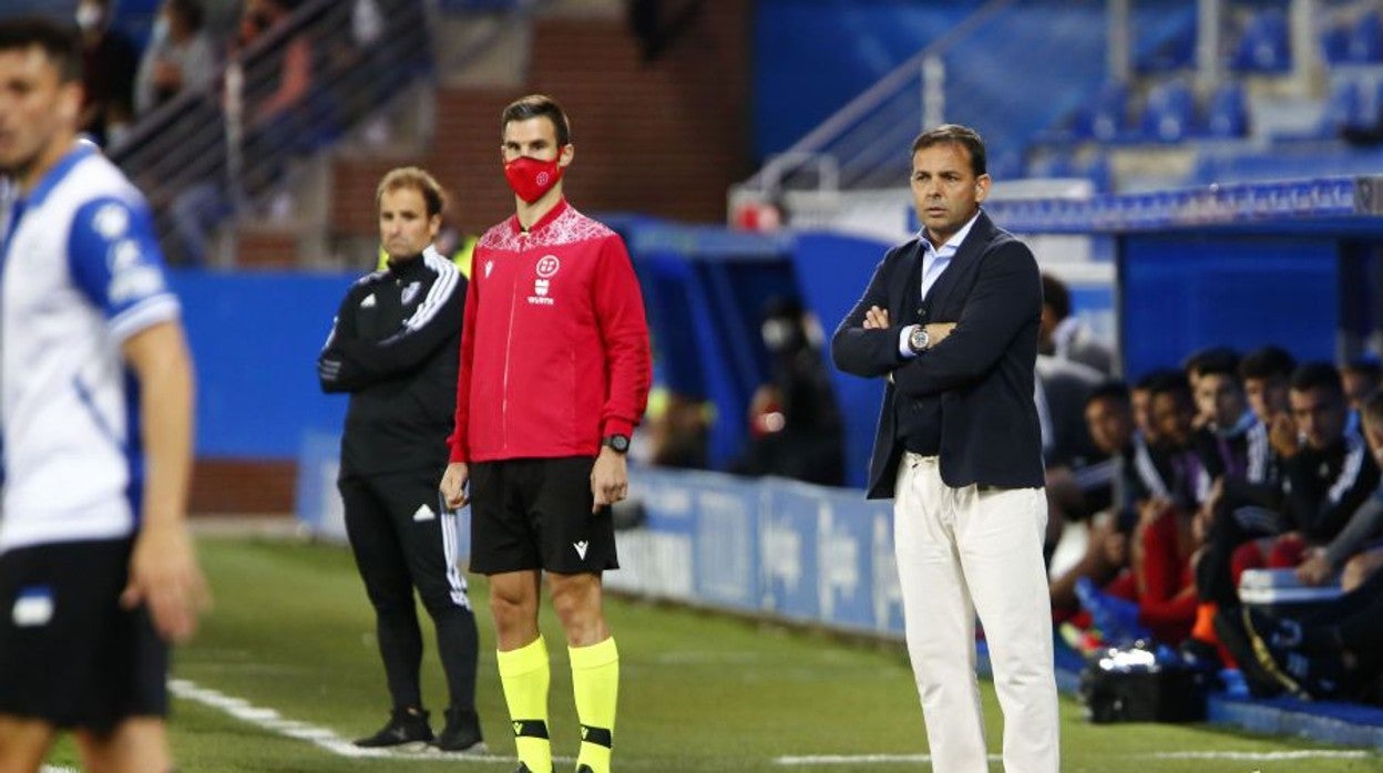 Javier Calleja, durante el Alavés-Osasuna de LaLiga 21-22