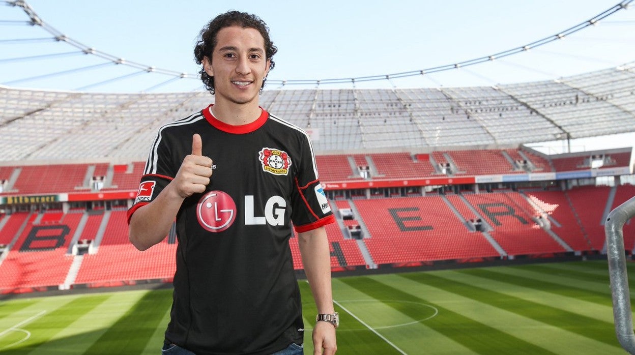 Andrés Guardado, en su presentación con el Bayer Leverkusen en 2014