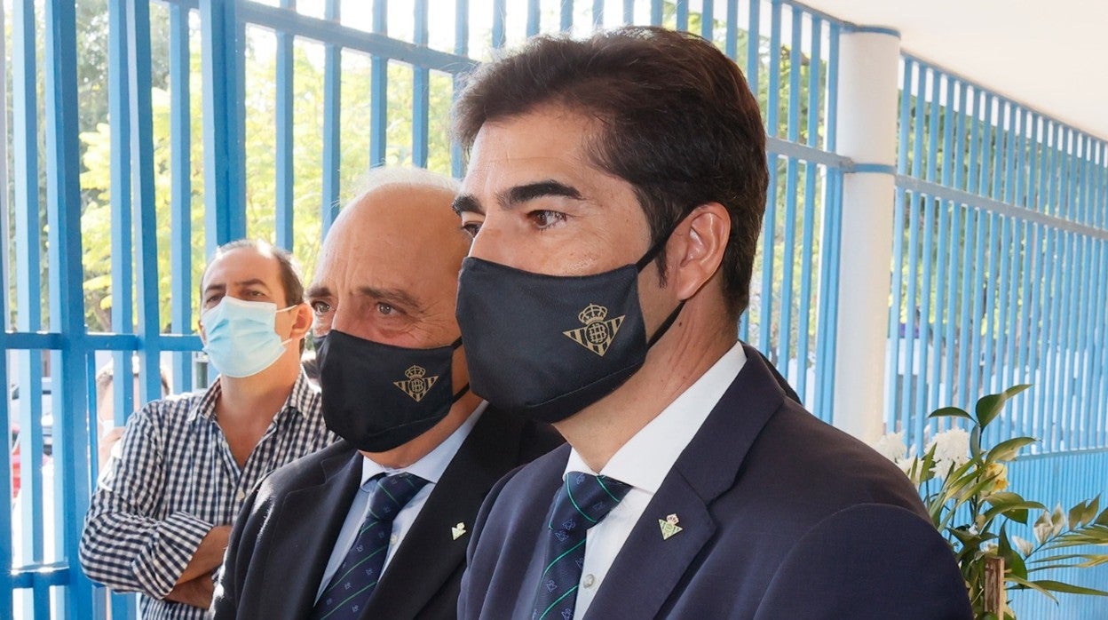 Ángel Haro, durante la visita de esta tarde a la parroquia de La Candelaria