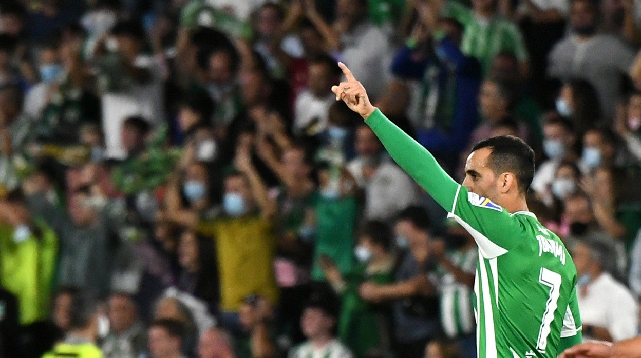 Juanmi celebra el 4-1 del Betis ante el Valencia