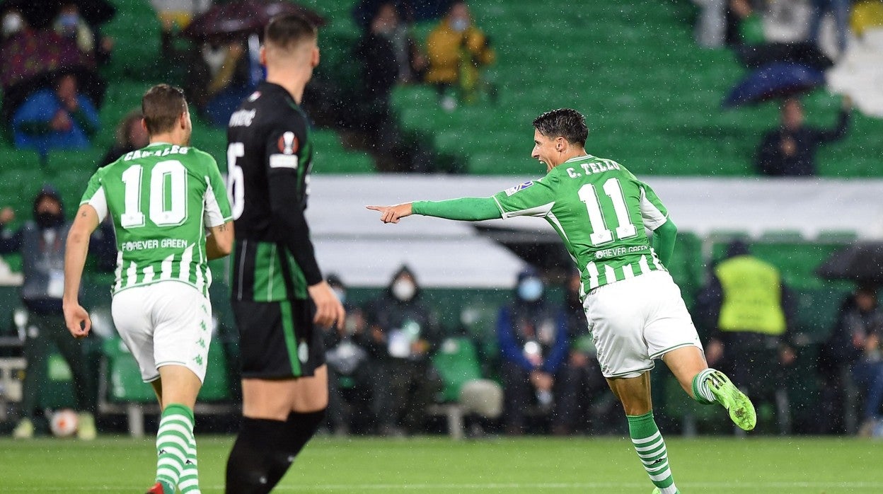 Tello celebra su gol al Ferencvaros
