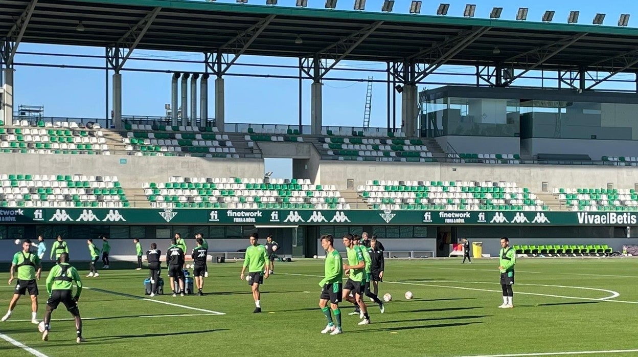 Los jugadores del Real Betis se han ejercitado por última vez antes de enfrentarse al Talavera