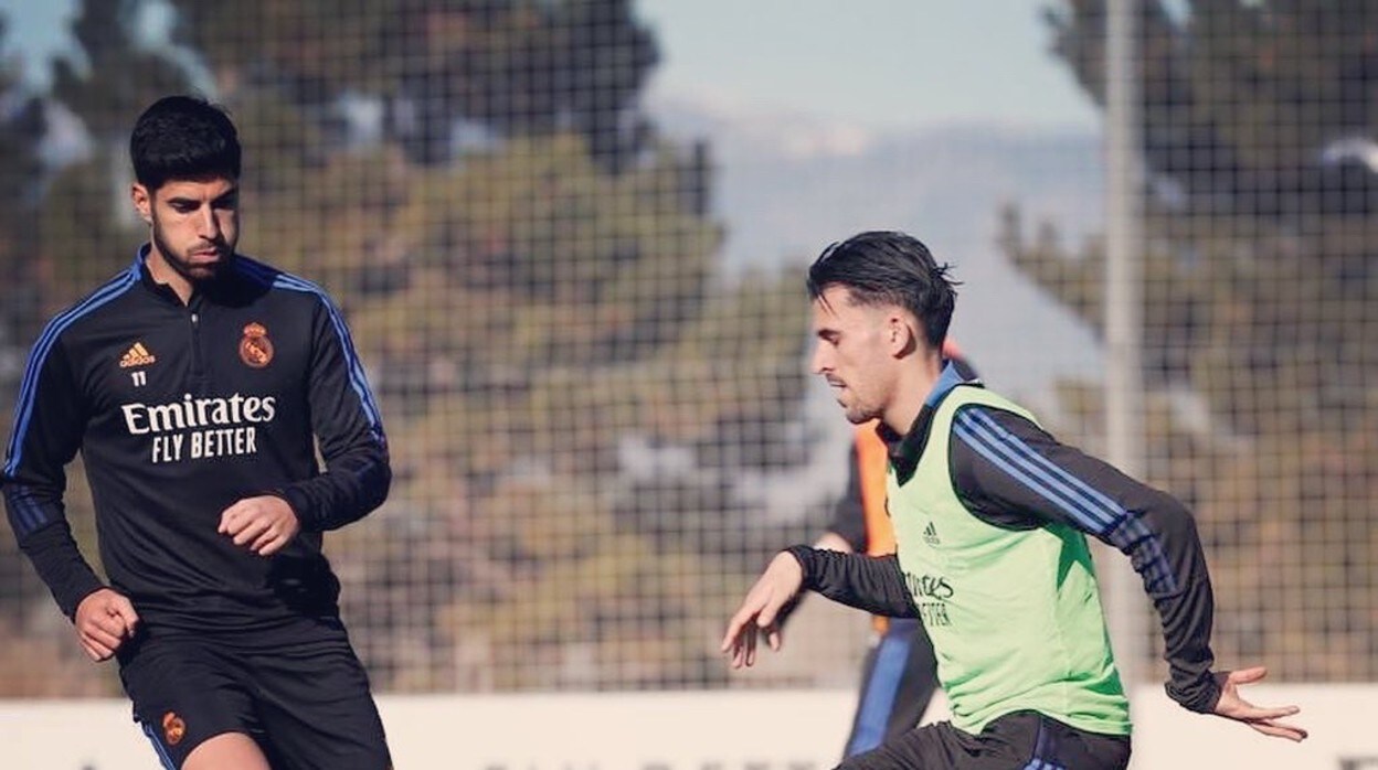 Ceballos se ejercita junto a Asensio durante el entrenamiento de ayer del Real Madrid