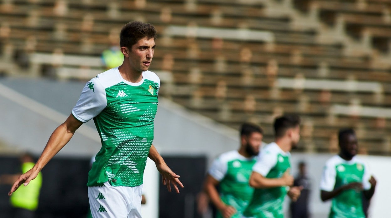 Edgar, durante el caletnamiento previo a un partido del Betis de esta temporada