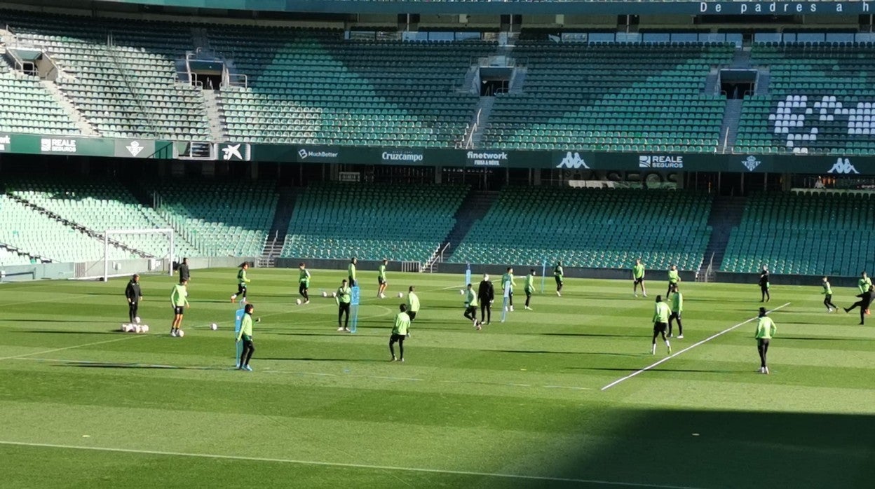 El entrenamiento se está realizando en el estadio Benito Villamarín