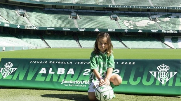 La arenga de Alba, 'Fichaje Estrella' verdiblanco, para el derbi Betis - Sevilla
