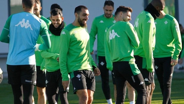 Betis - Sevilla, alineaciones oficiales: Rui Silva y Pezzella, titulares