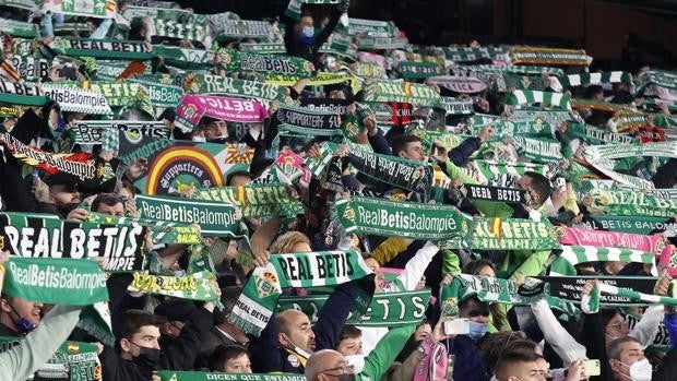 Gran ambiente verde para recibir al Betis ante el Sevilla en el derbi de la Copa del Rey
