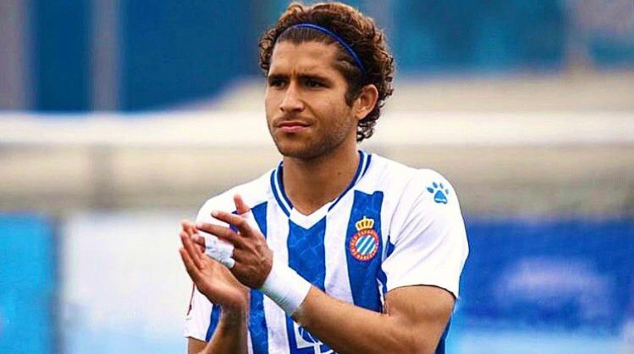 Becerra, en una foto de archivo defendiendo la camiseta blanquiazul