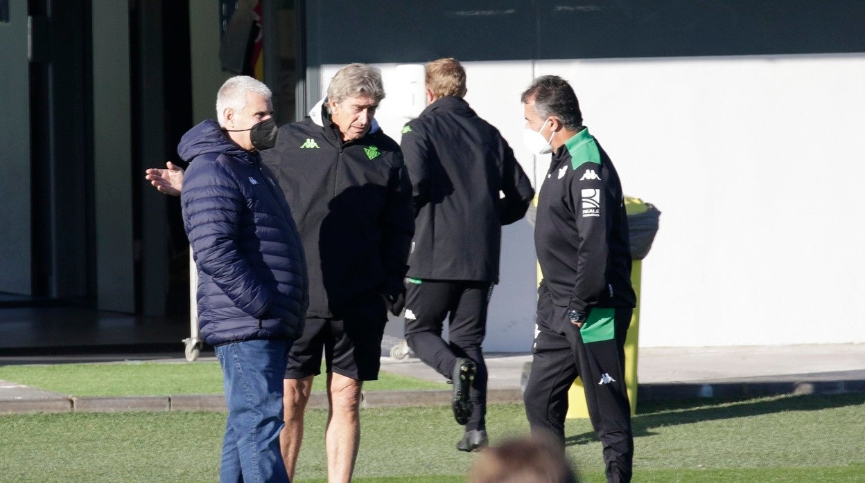 Pellegrini dialoga con Cordón y Cousillas