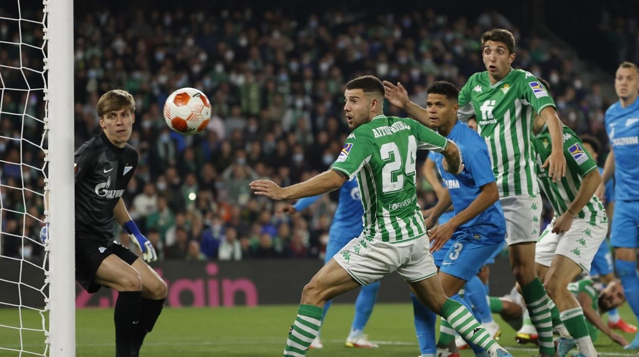 El Benito Villamarín, a ras de césped