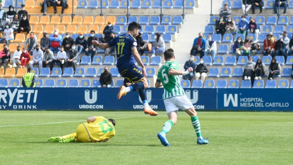 UCAM Murcia - Betis Deportivo: Muchos clavos para una cruz insoportable (1-0)
