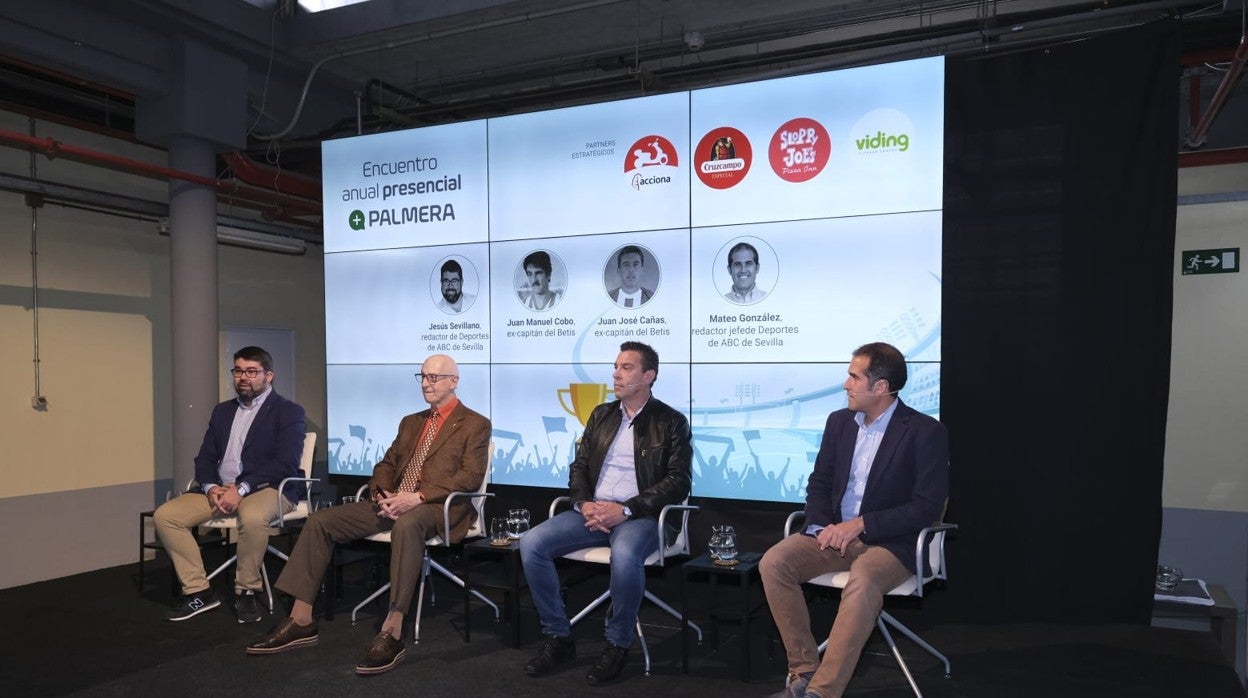 Juan Manuel Cobo y Juan José Cañas, en el centro, protagonistas del Encuentro anual presencial +Palmera con motivo de la final de la Copa del Rey