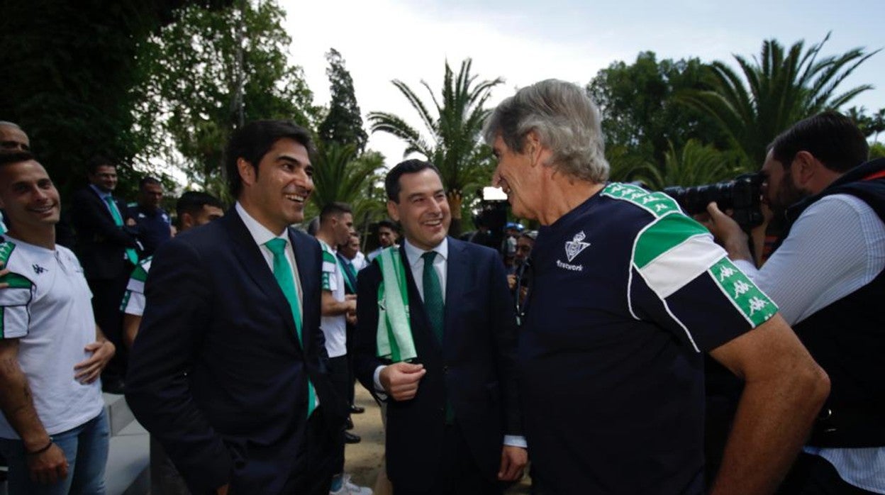 Haro y Pellegrini, junto al presidente de la Junta, Juanma Moreno