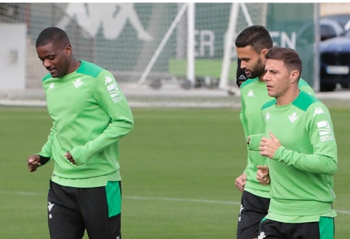 William Carvalho, Willian José y Joaquín, durante un entrenamiento