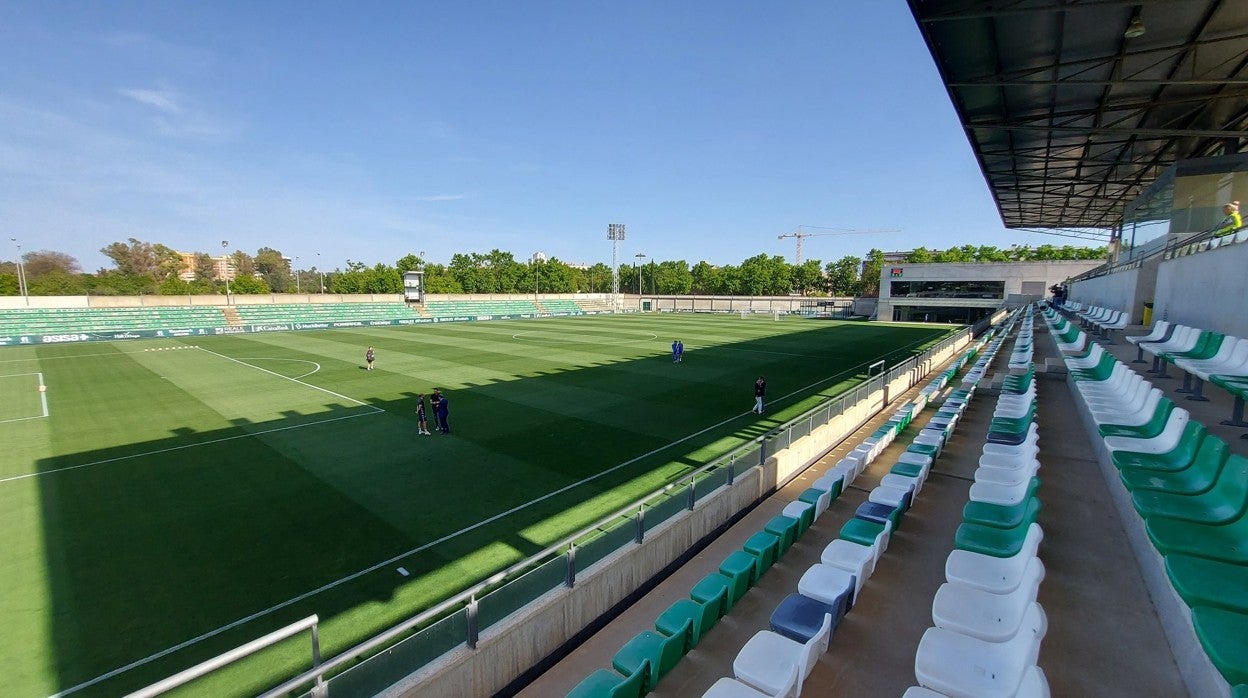 Las gradas de la Luis del Sol, a la espera de los béticos que presenciaron el Betis Deportivo - Andorra