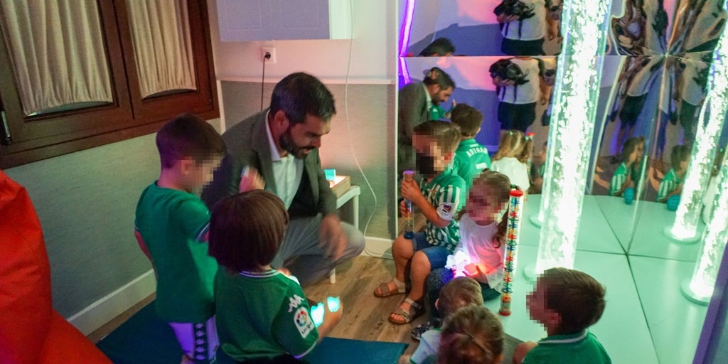 El Betis inaugura una sala multisensorial en el Centro de Estimulación ...