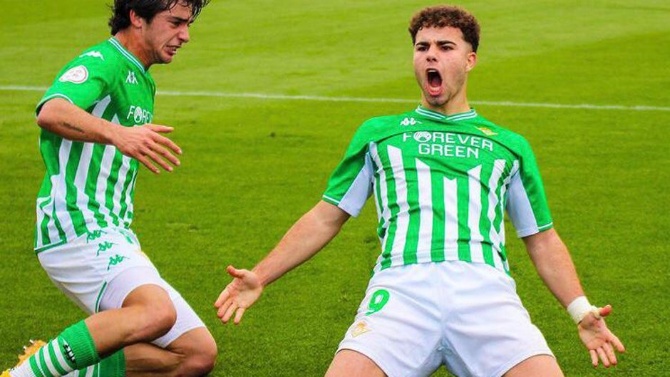 El Betis renueva a Marcos Fernández, un goleador voraz para el Betis Deportivo