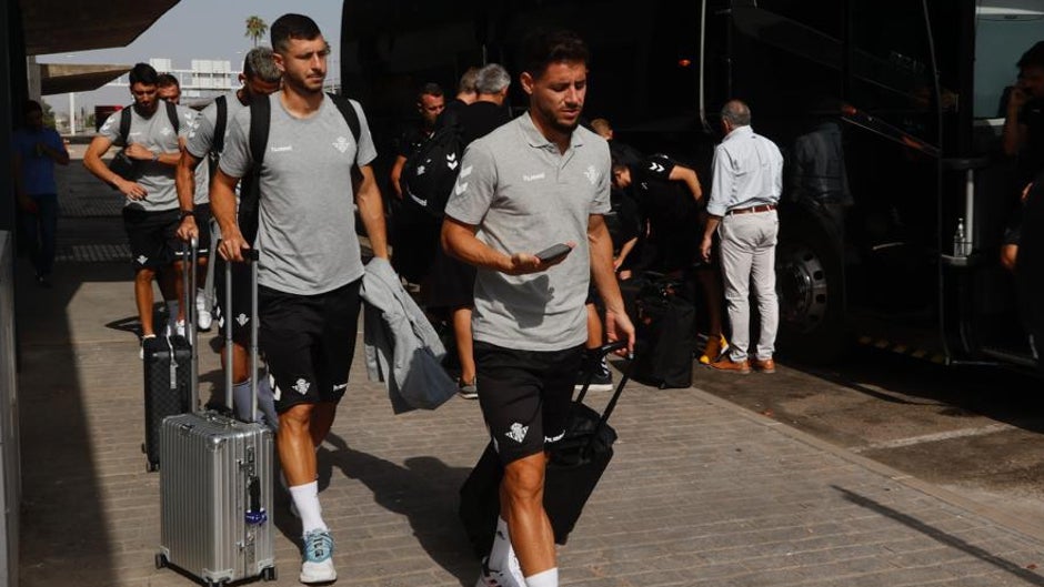 El Nottingham Forest decidirá si sube su apuesta por Álex Moreno