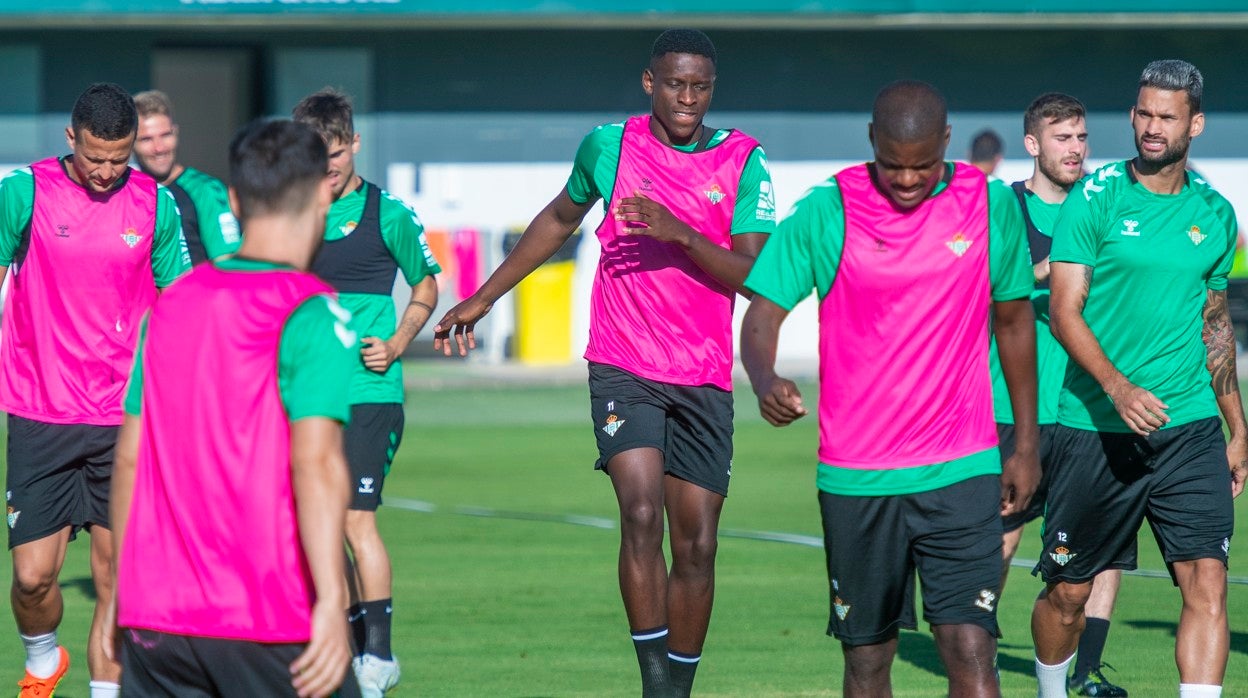Luiz Henrique, junto a varios compañeros, durante un entrenamiento