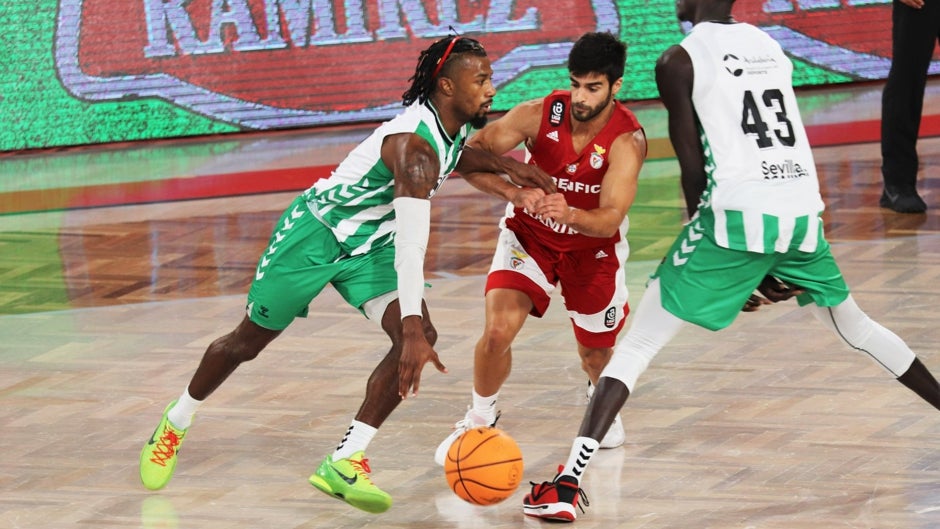 Benfica - Coosur Betis: Derrota ajustada con lógico ritmo de pretemporada (73-67)