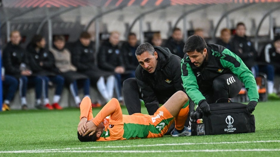 Se descarta lesión ósea de Juanmi a la espera de más pruebas en Sevilla