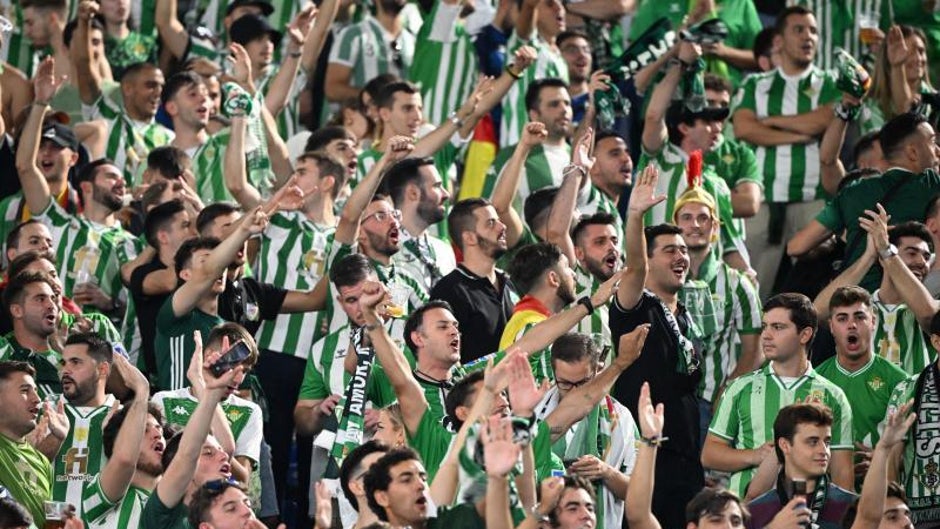 Masivo apoyo del beticismo en el Olímpico de Roma