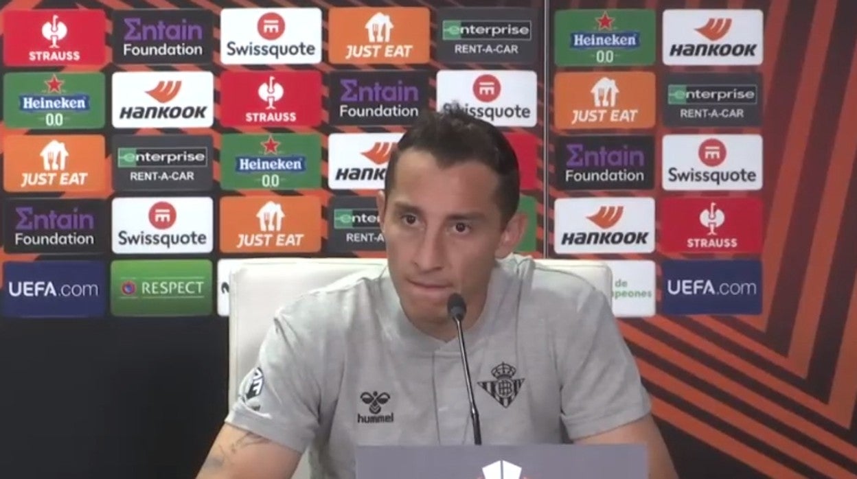 Guardado atiende a los periodistas este miércoles