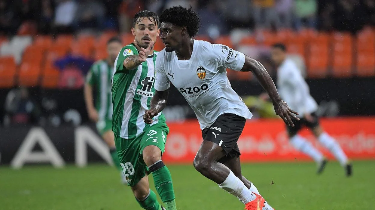 Crónica  Real Betis Balompié 3 - Valencia CF 0: Noche redonda con triunfo  contundente - betis