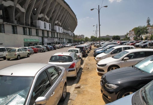Explanada de aparcamientos junto al estadio Benito Villamarín