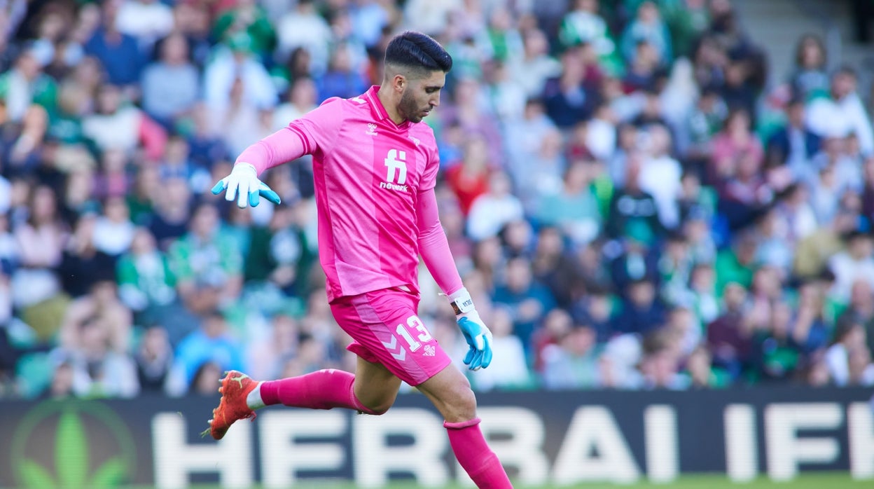 Rui Silva, en un lance del Betis - Atalanta del sábado en el Villamarín