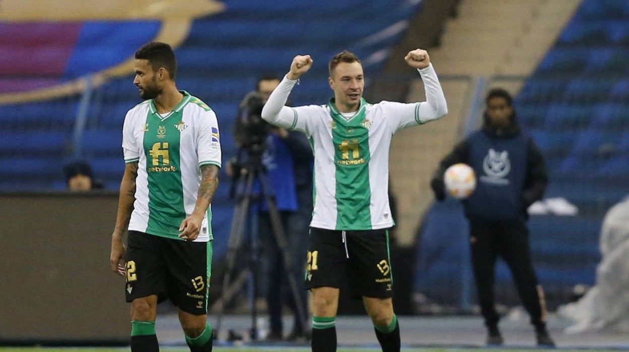 Loren celebra su gol en la semifinal de la Supercopa