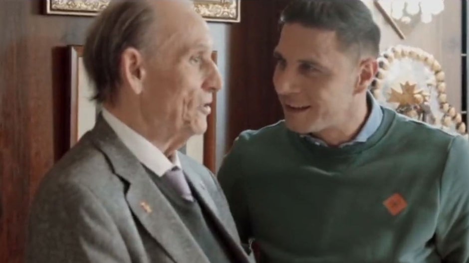 Lopera tantea a Joaquín en su nueva serie: «¿Qué vienes, a renovar?»